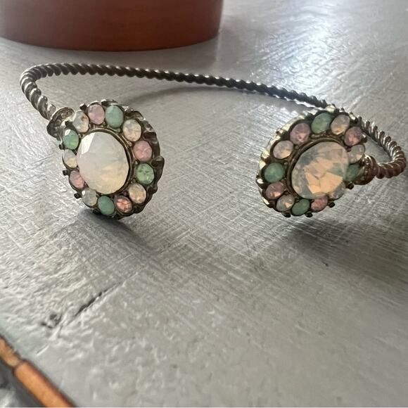 Sabika Like Cuff Bracelet - Picture 3 of 9